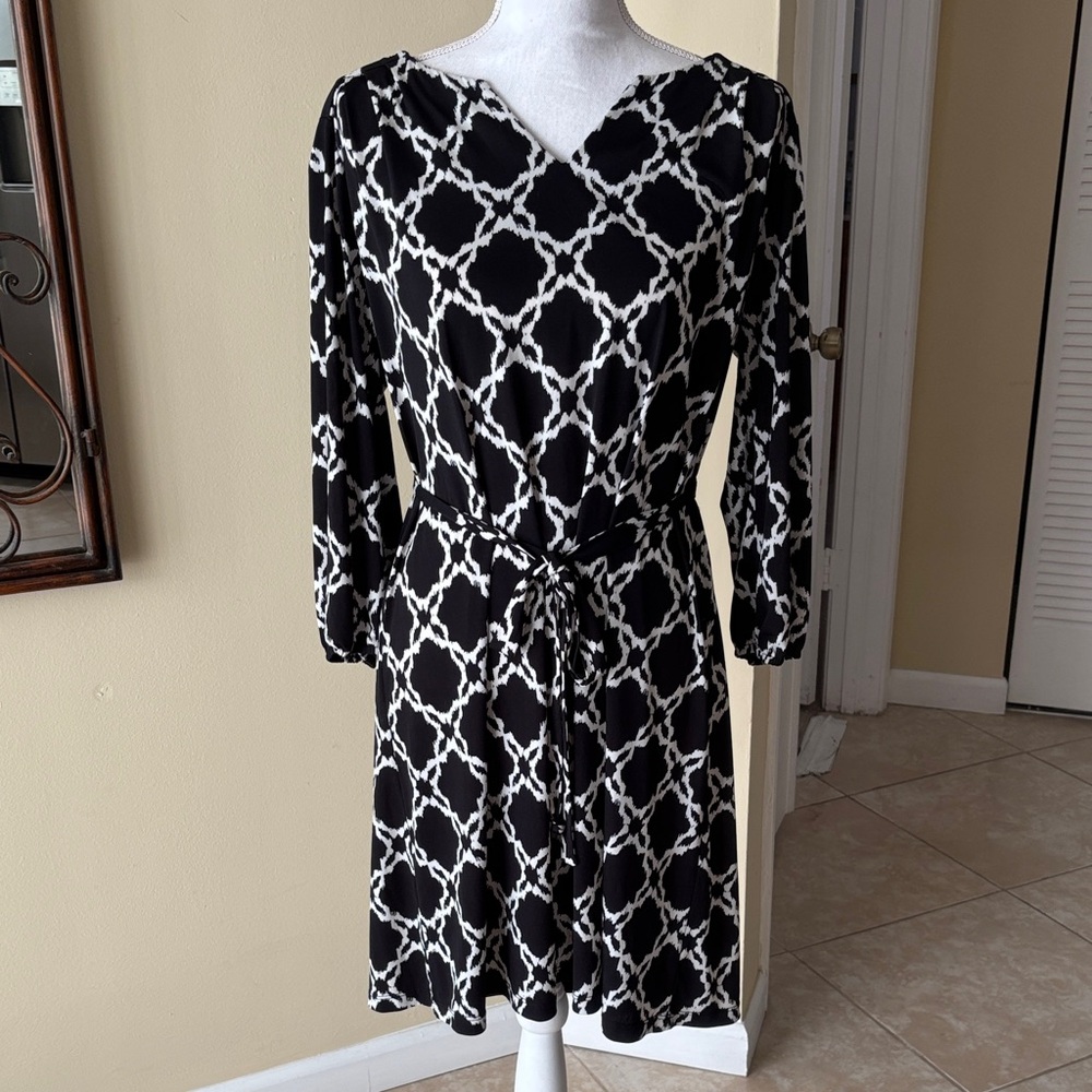 Luxology Black and White Geometric Long Sleeve Dress
